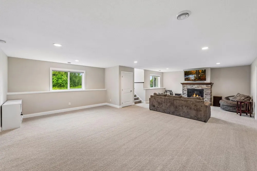 1558 Spruce Street Farmington, MN 55024