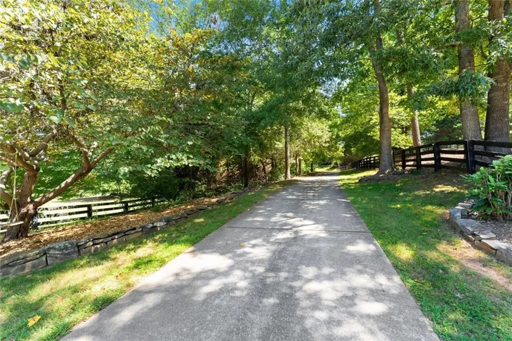 6077 Green Tree Lane Gainesville, GA 30506