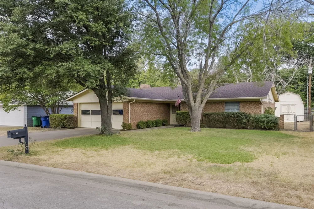 102 Alamo Street Waxahachie, TX 75165