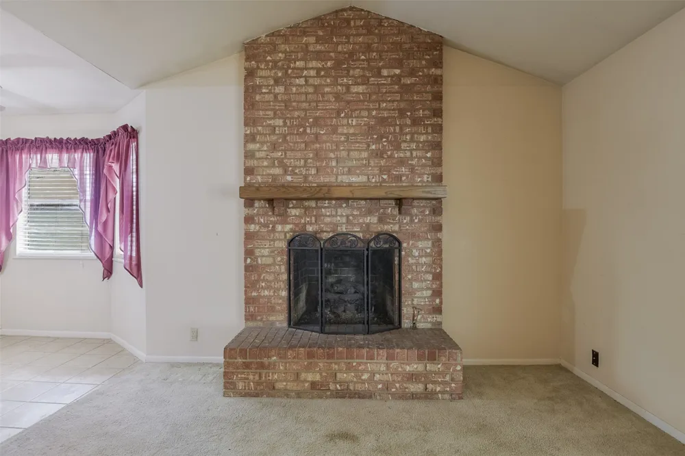 102 Alamo Street Waxahachie, TX 75165