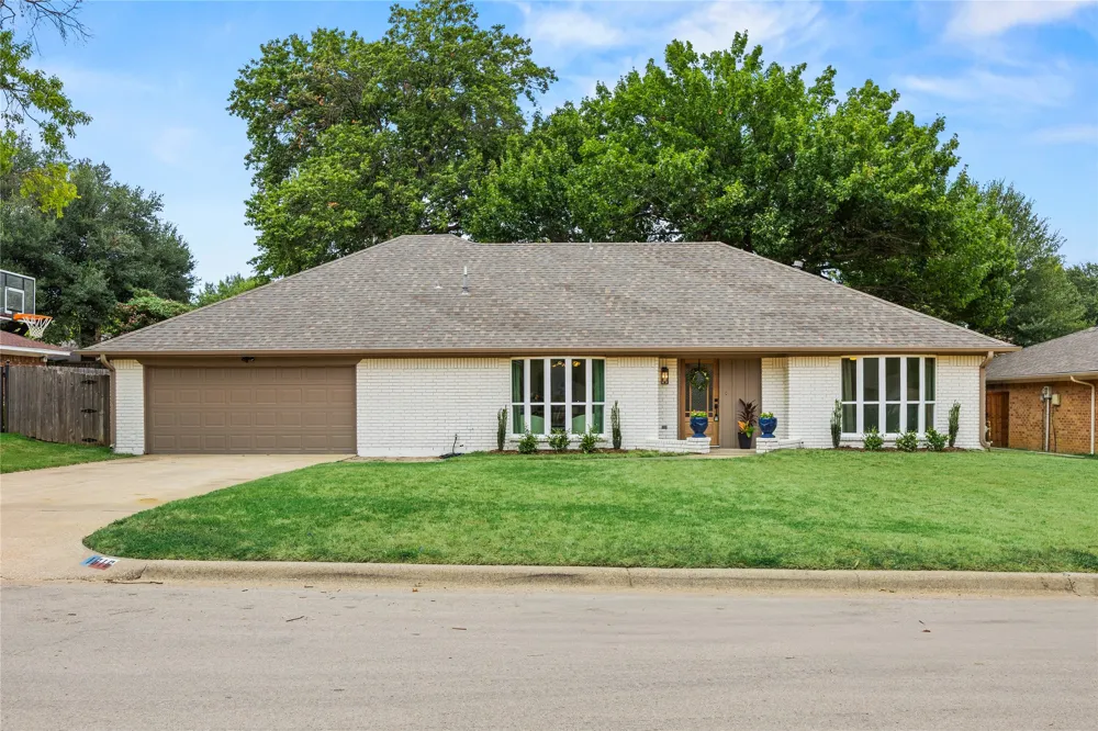 1816 Big Bend Drive Grapevine, TX 76051