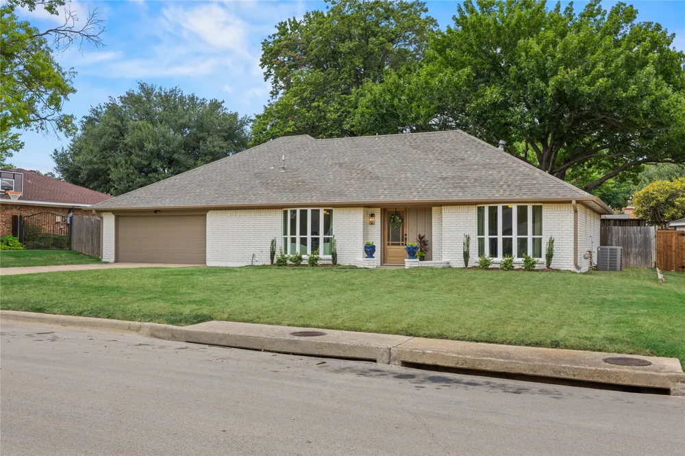 1816 Big Bend Drive Grapevine, TX 76051