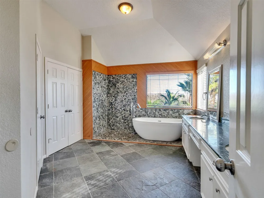 114 Bayou Bend Drive League City, TX 77573