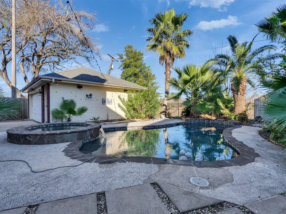 114 Bayou Bend Drive League City, TX 77573