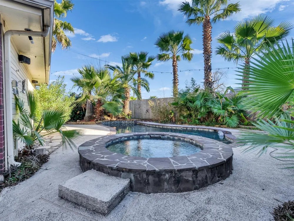 114 Bayou Bend Drive League City, TX 77573