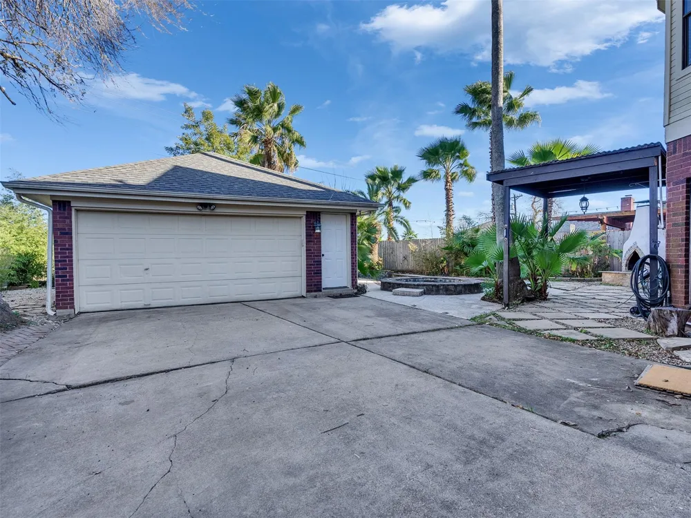 114 Bayou Bend Drive League City, TX 77573