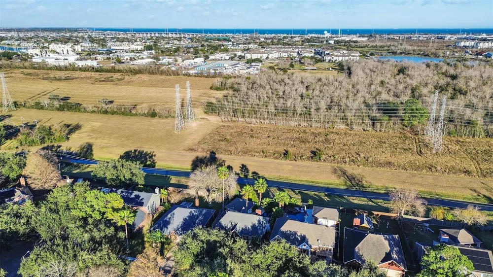 114 Bayou Bend Drive League City, TX 77573