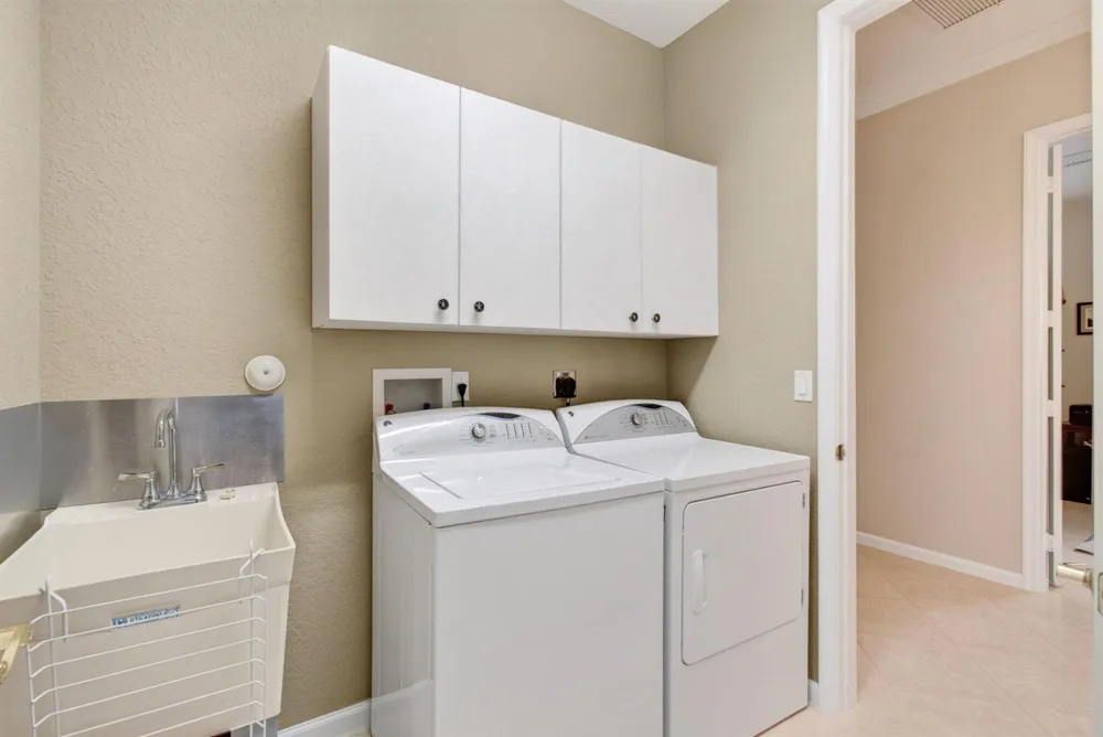 2271 Egret Cove Drive West Palm Beach, FL 33411