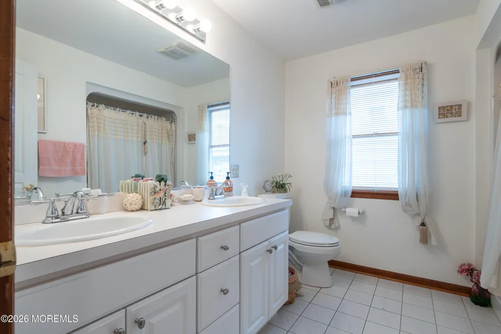 39 Lagoon Drive E Brick, NJ 08723