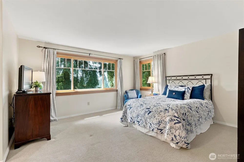 2615 93rd Place NE Clyde Hill, WA 98004