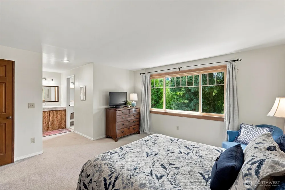 2615 93rd Place NE Clyde Hill, WA 98004