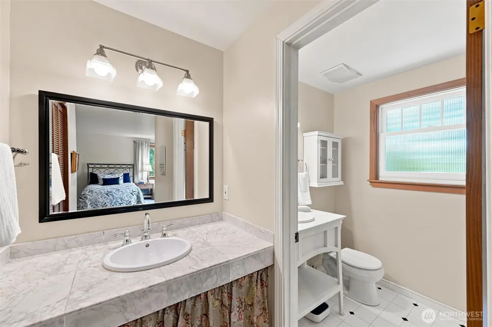 2615 93rd Place NE Clyde Hill, WA 98004
