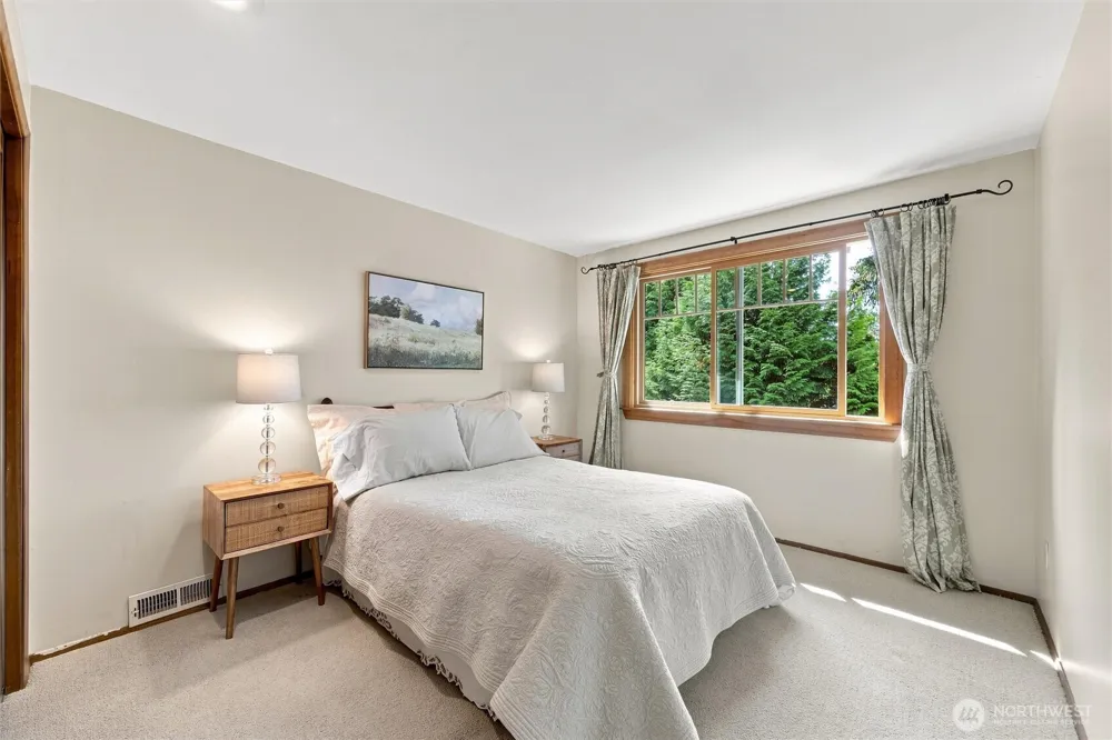2615 93rd Place NE Clyde Hill, WA 98004
