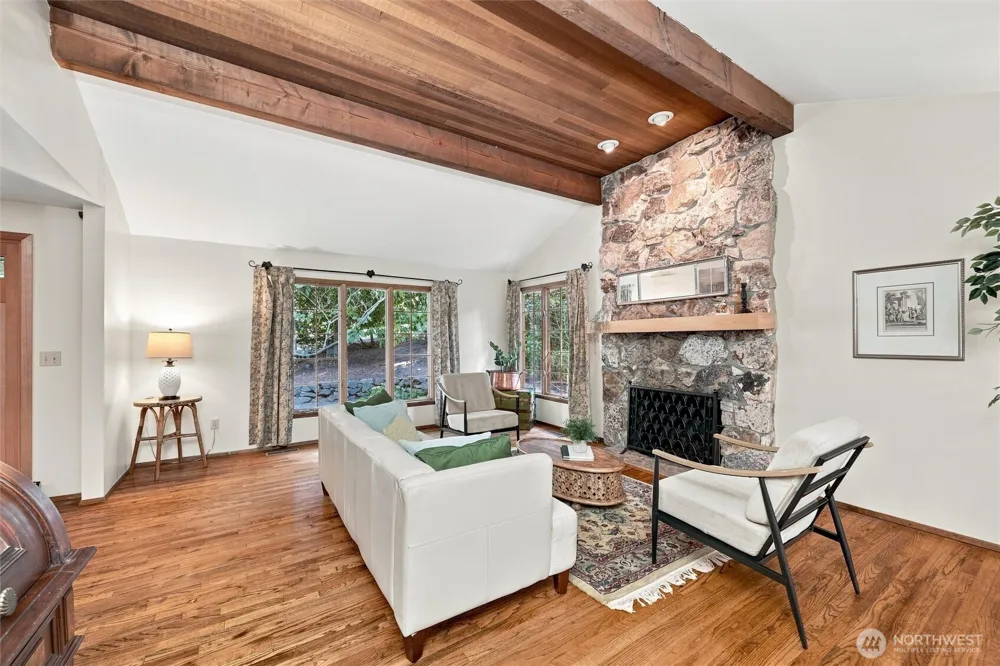 2615 93rd Place NE Clyde Hill, WA 98004