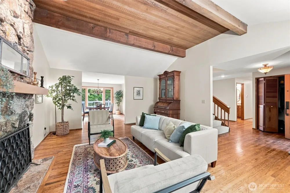 2615 93rd Place NE Clyde Hill, WA 98004