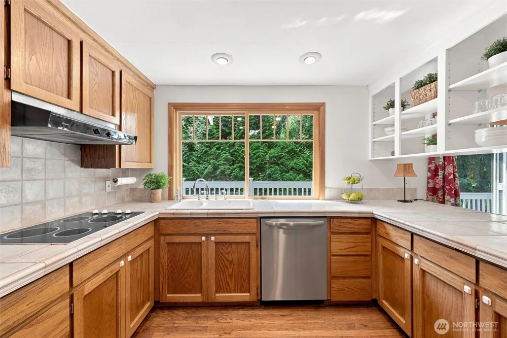 2615 93rd Place NE Clyde Hill, WA 98004