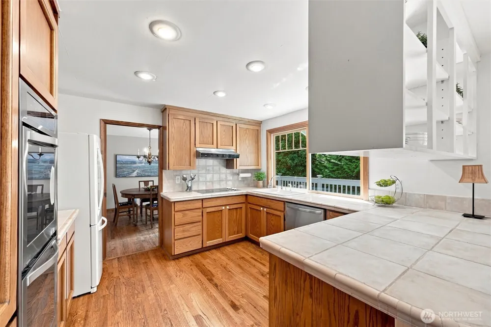 2615 93rd Place NE Clyde Hill, WA 98004