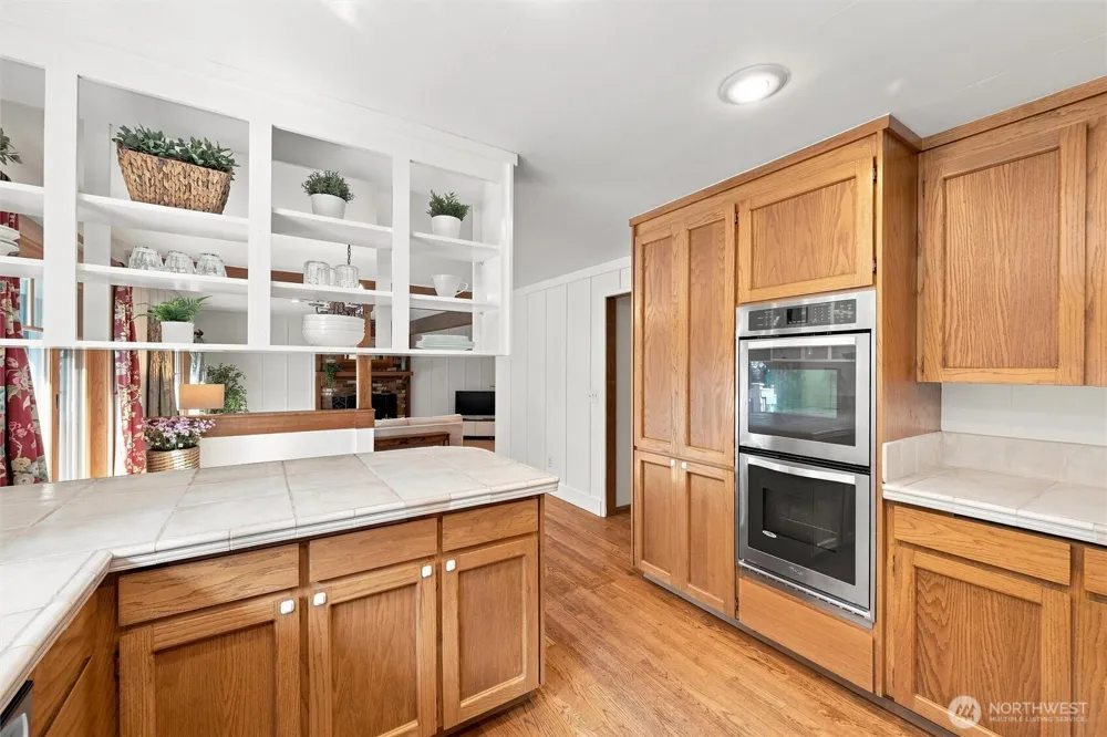 2615 93rd Place NE Clyde Hill, WA 98004