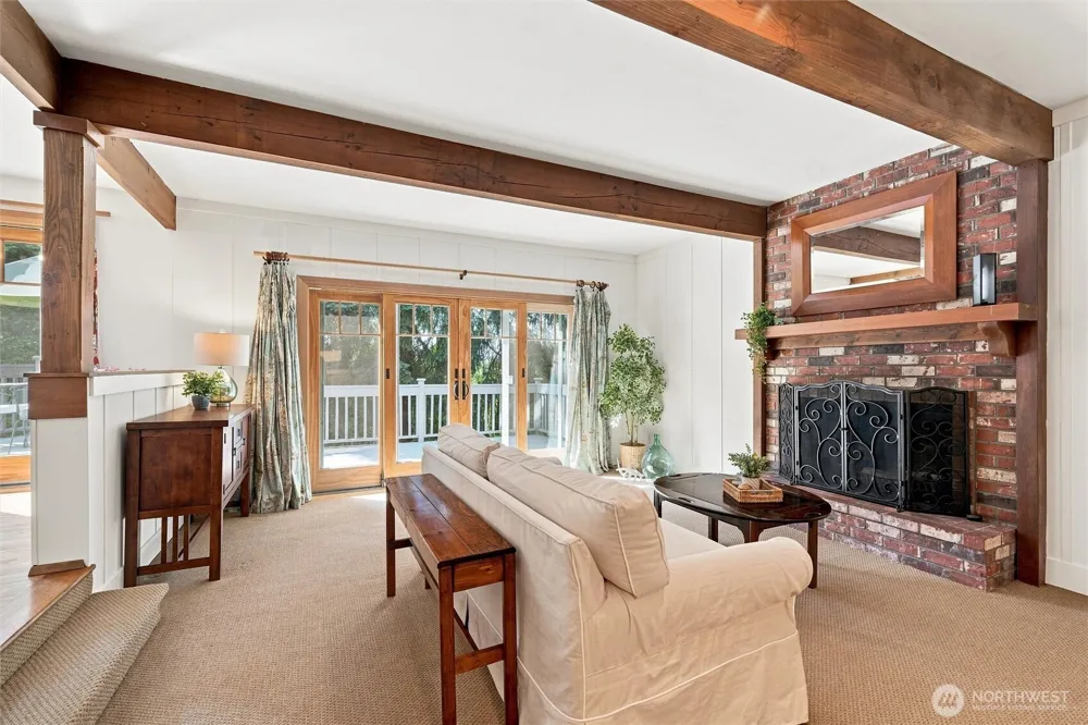 2615 93rd Place NE Clyde Hill, WA 98004