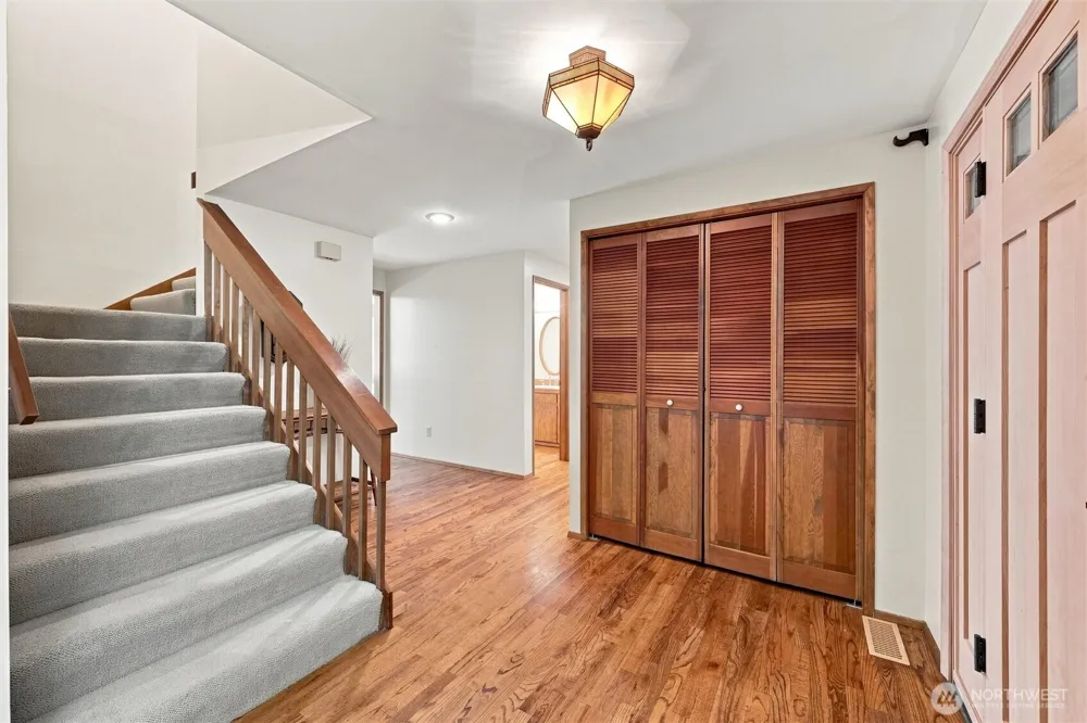 2615 93rd Place NE Clyde Hill, WA 98004