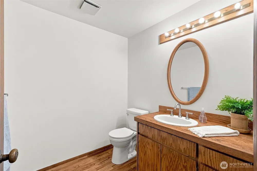 2615 93rd Place NE Clyde Hill, WA 98004