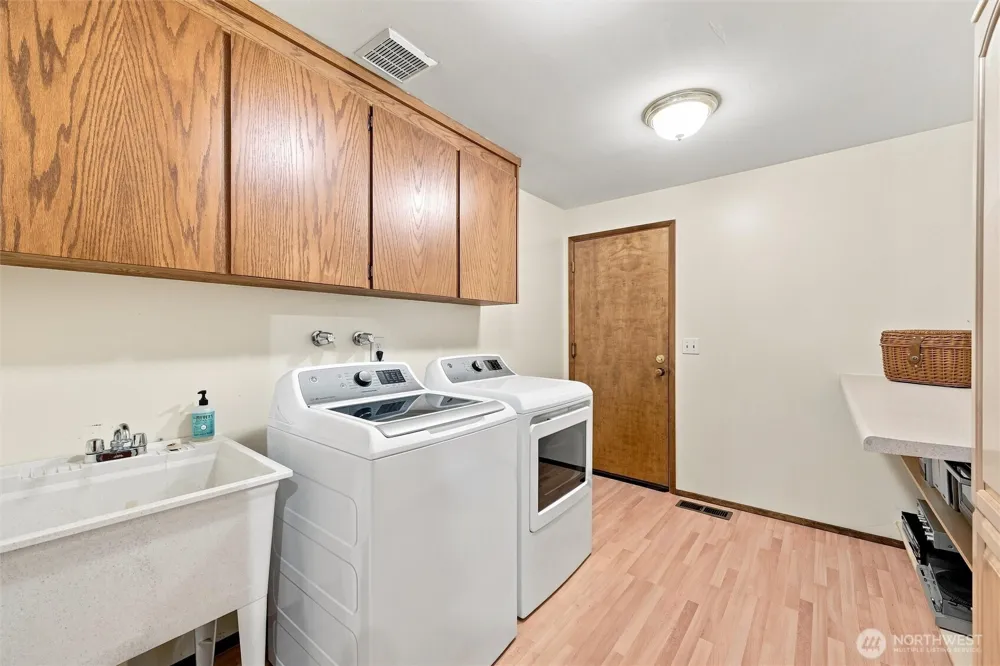 2615 93rd Place NE Clyde Hill, WA 98004