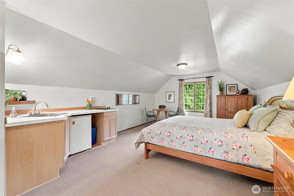 2615 93rd Place NE Clyde Hill, WA 98004