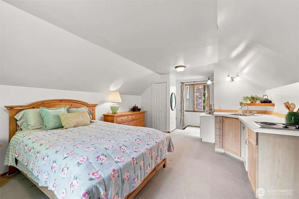 2615 93rd Place NE Clyde Hill, WA 98004