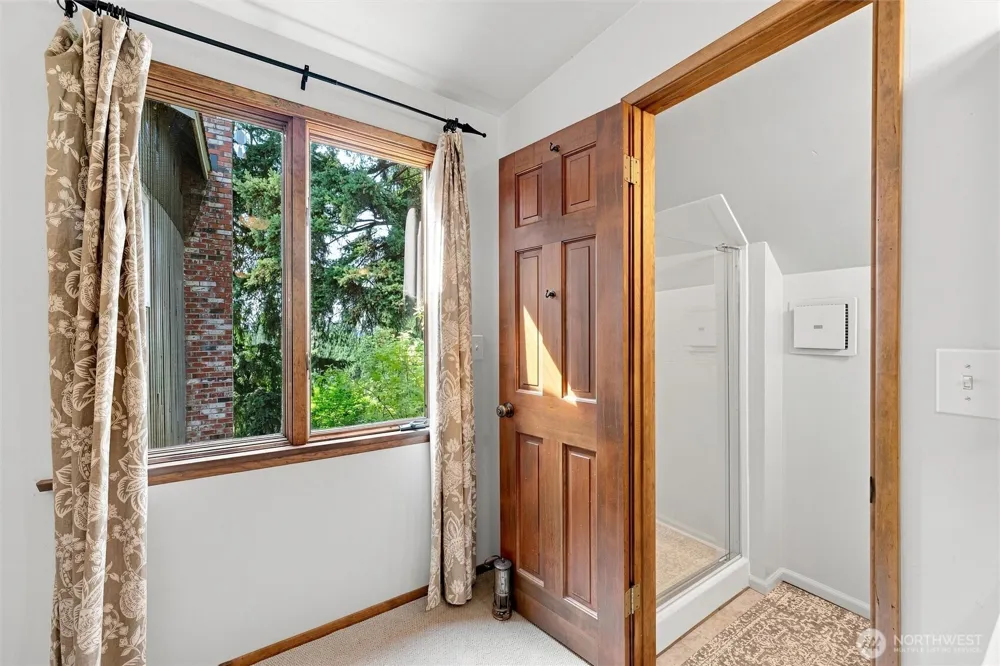 2615 93rd Place NE Clyde Hill, WA 98004