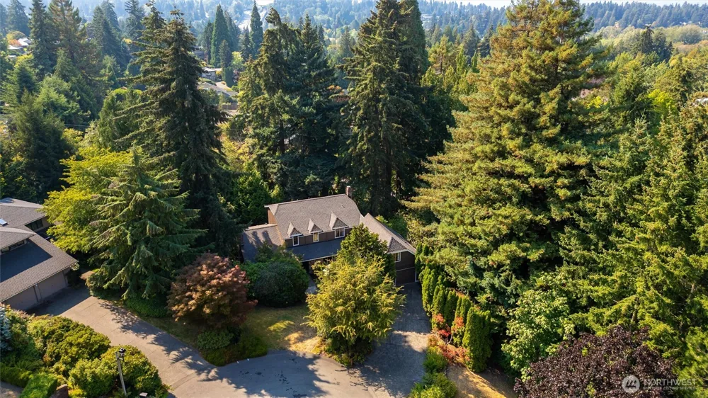 2615 93rd Place NE Clyde Hill, WA 98004