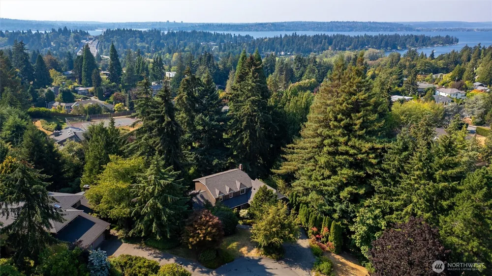 2615 93rd Place NE Clyde Hill, WA 98004