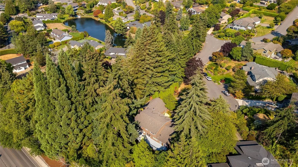 2615 93rd Place NE Clyde Hill, WA 98004