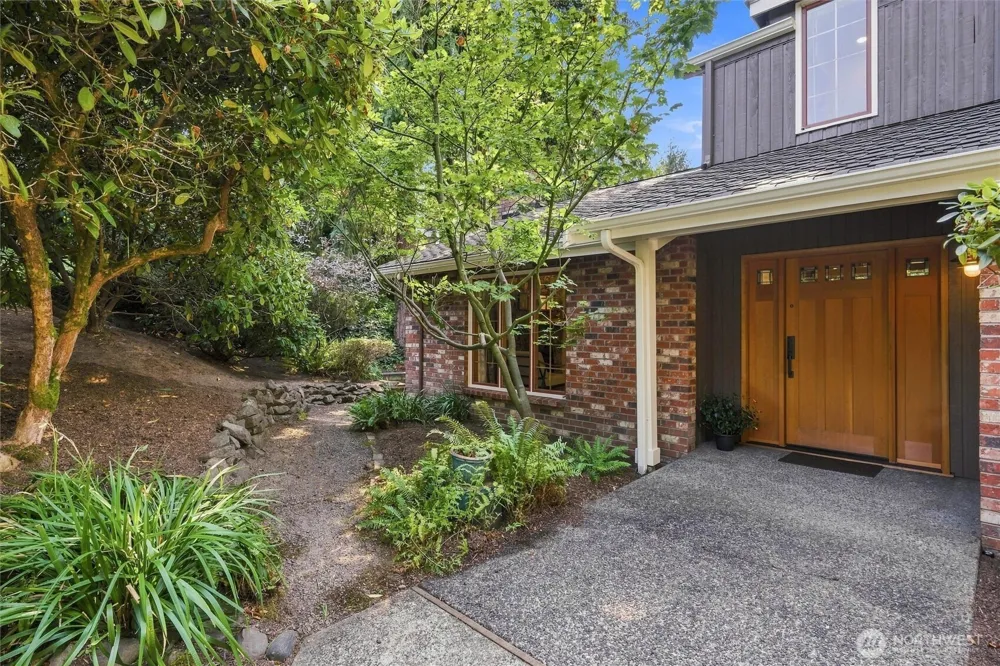 2615 93rd Place NE Clyde Hill, WA 98004