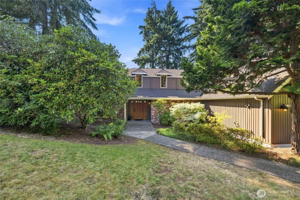 2615 93rd Place NE Clyde Hill, WA 98004