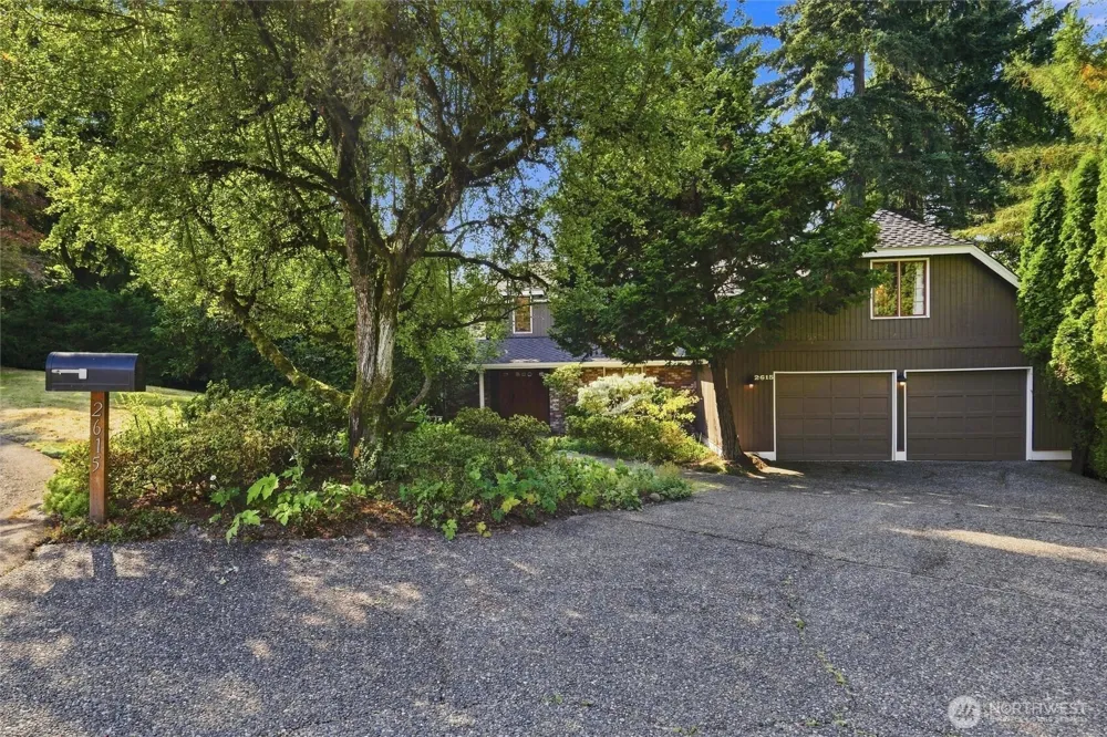 2615 93rd Place NE Clyde Hill, WA 98004