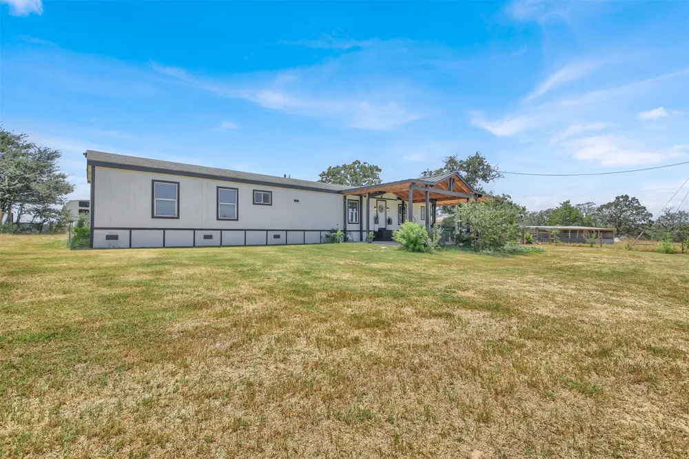599 Rocky Lane Luling, TX 78648