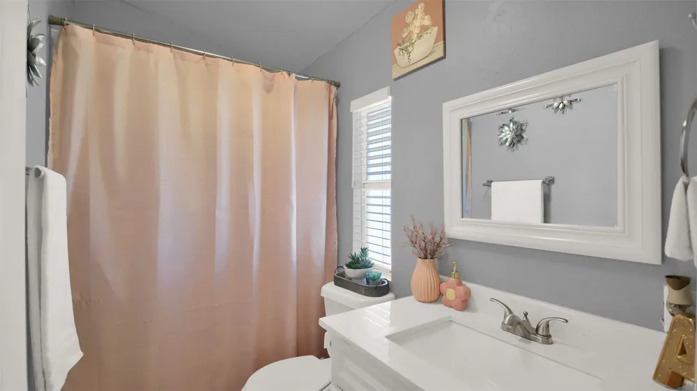 599 Rocky Lane Luling, TX 78648