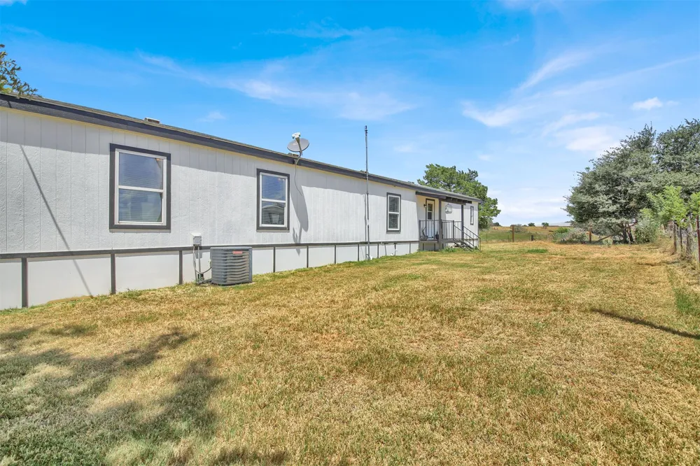 599 Rocky Lane Luling, TX 78648
