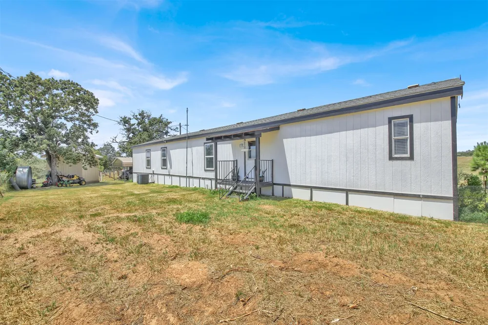 599 Rocky Lane Luling, TX 78648