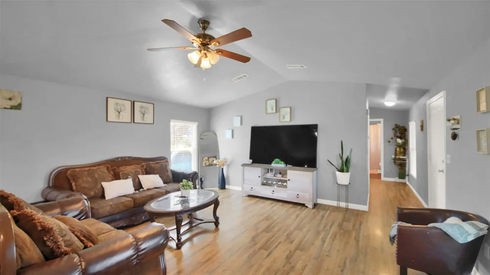 599 Rocky Lane Luling, TX 78648