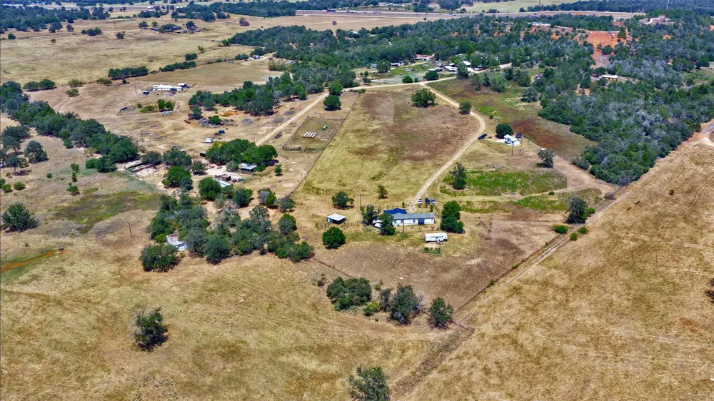 599 Rocky Lane Luling, TX 78648