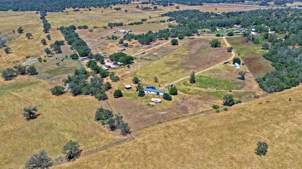599 Rocky Lane Luling, TX 78648