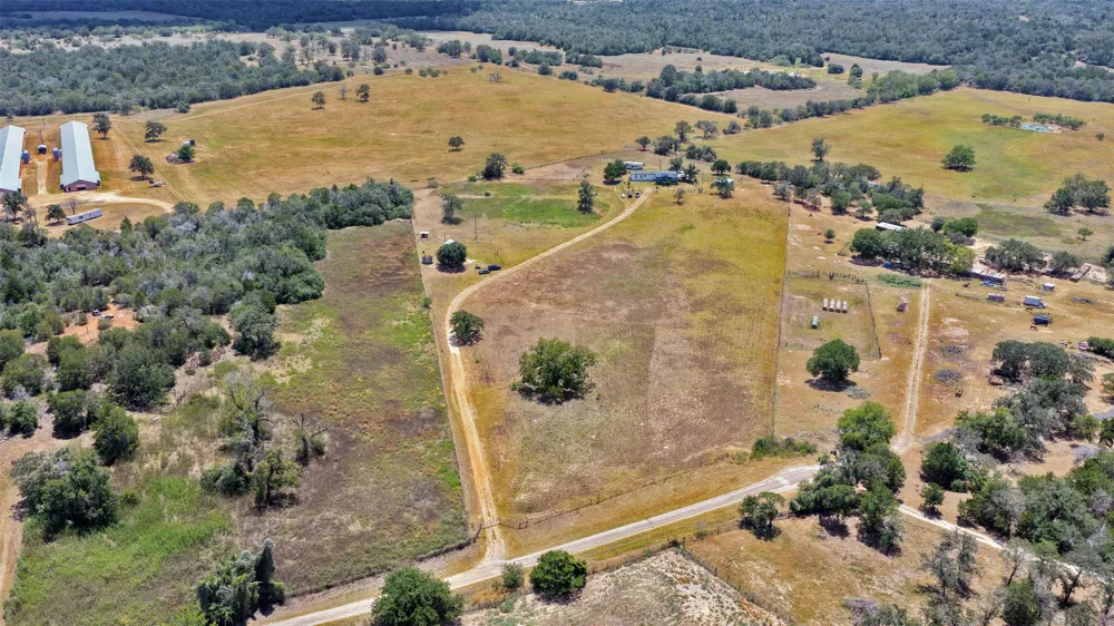 599 Rocky Lane Luling, TX 78648