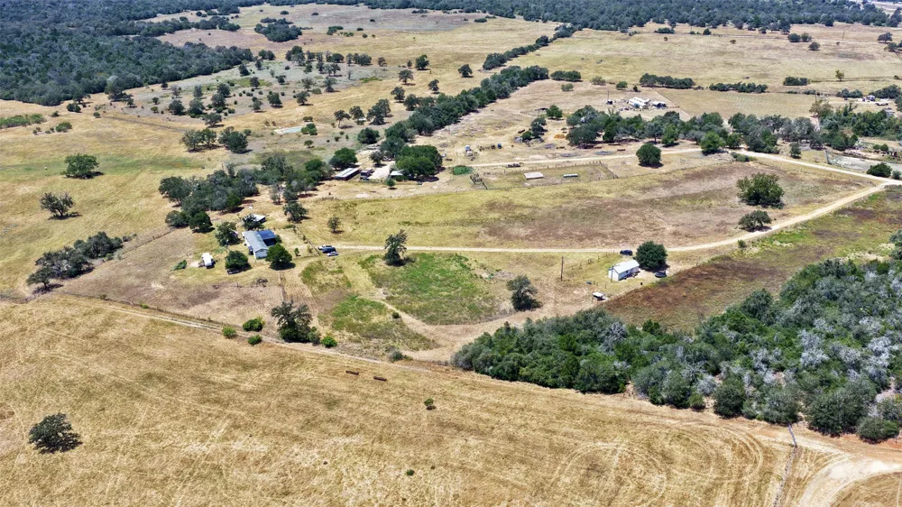 599 Rocky Lane Luling, TX 78648