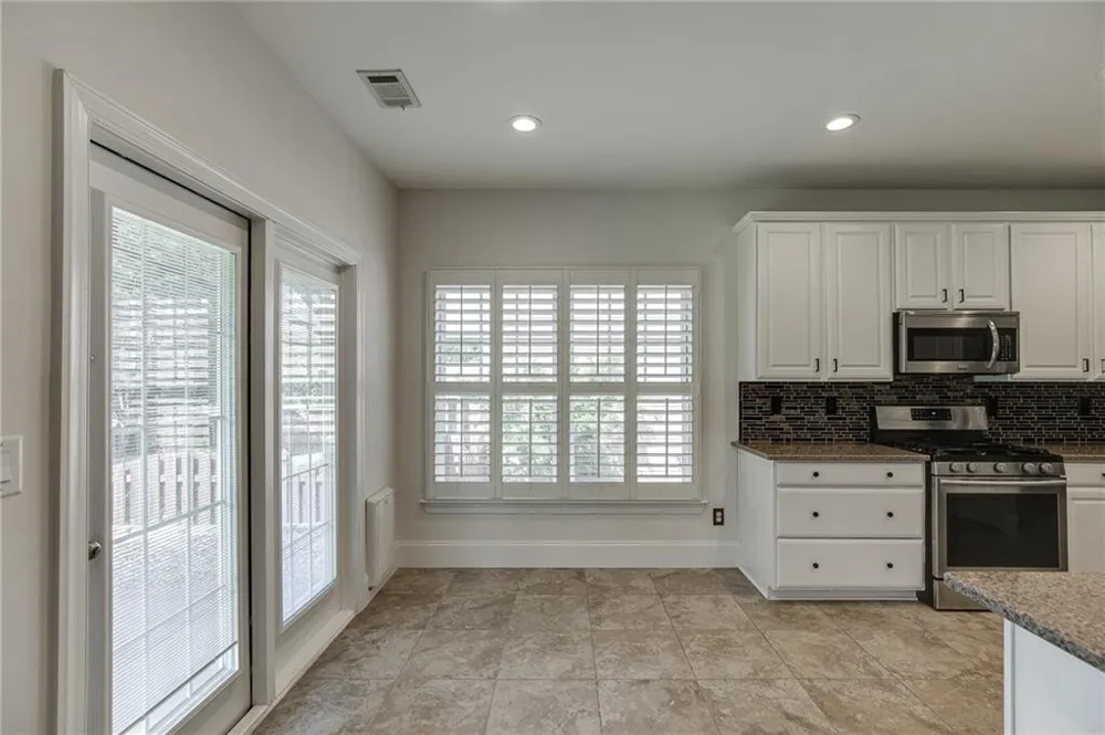 7823 Keepsake Lane Flowery Branch, GA 30542