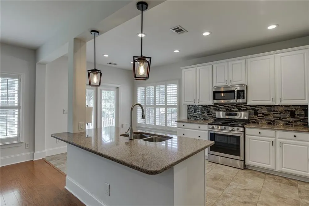 7823 Keepsake Lane Flowery Branch, GA 30542