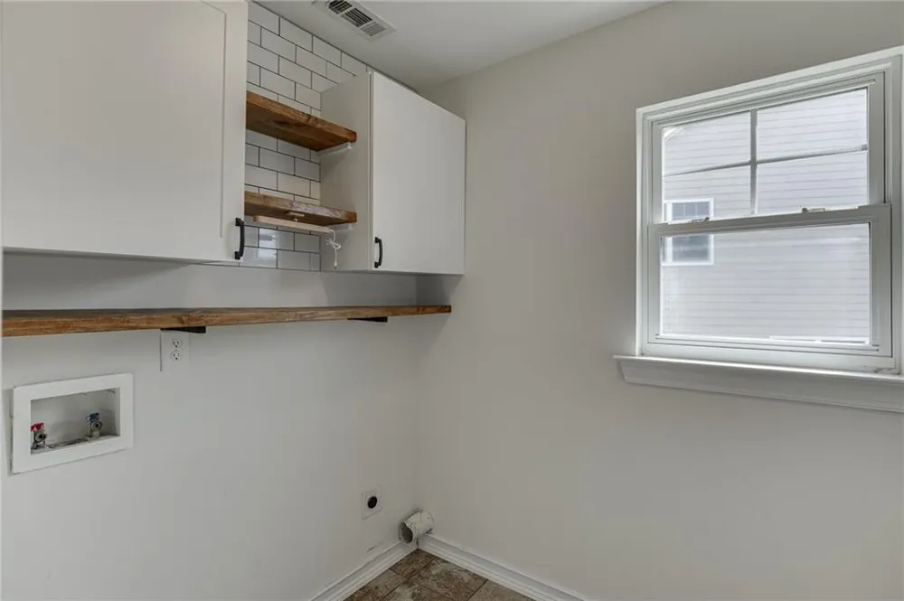 7823 Keepsake Lane Flowery Branch, GA 30542
