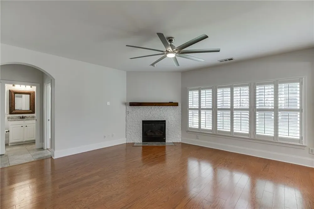 7823 Keepsake Lane Flowery Branch, GA 30542