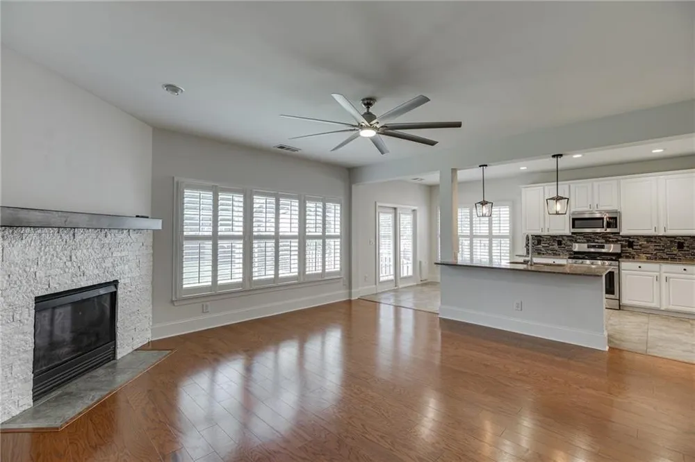 7823 Keepsake Lane Flowery Branch, GA 30542