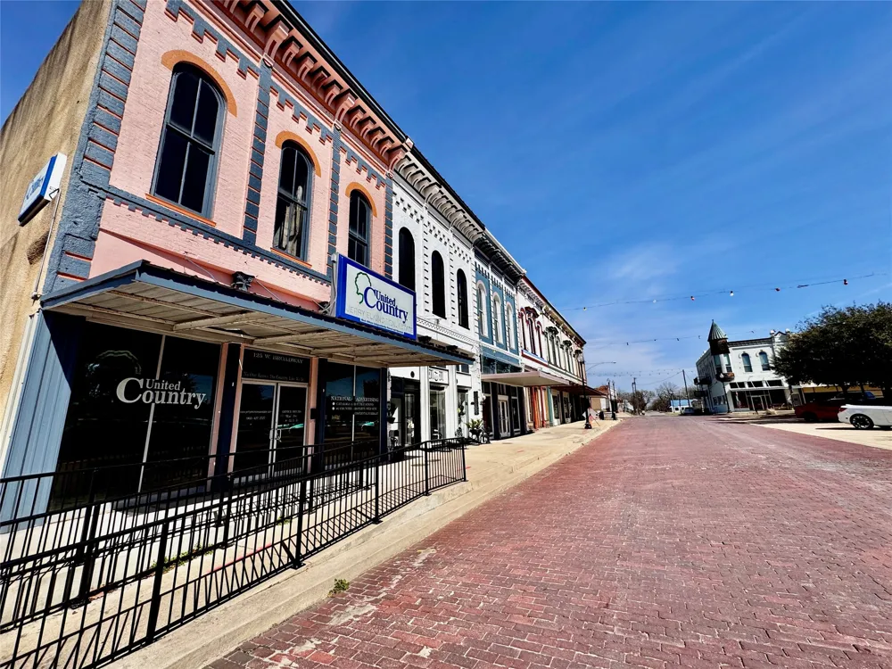 125 W Broadway Street Clarksville, TX 75426